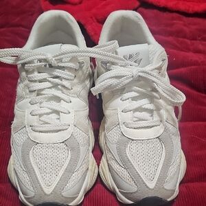 White and Gray Sneakers, Steve Madden SEBI .